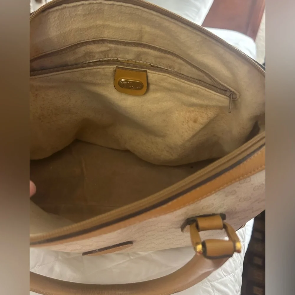 Gucci Beige and Tan Interior Handbag - Picture 11 of 12